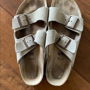 Birkenstock’s khaki color